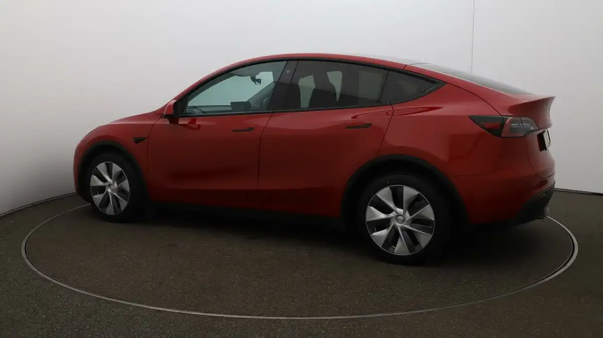 2022-tesla-model-y-e-long-range-big-39