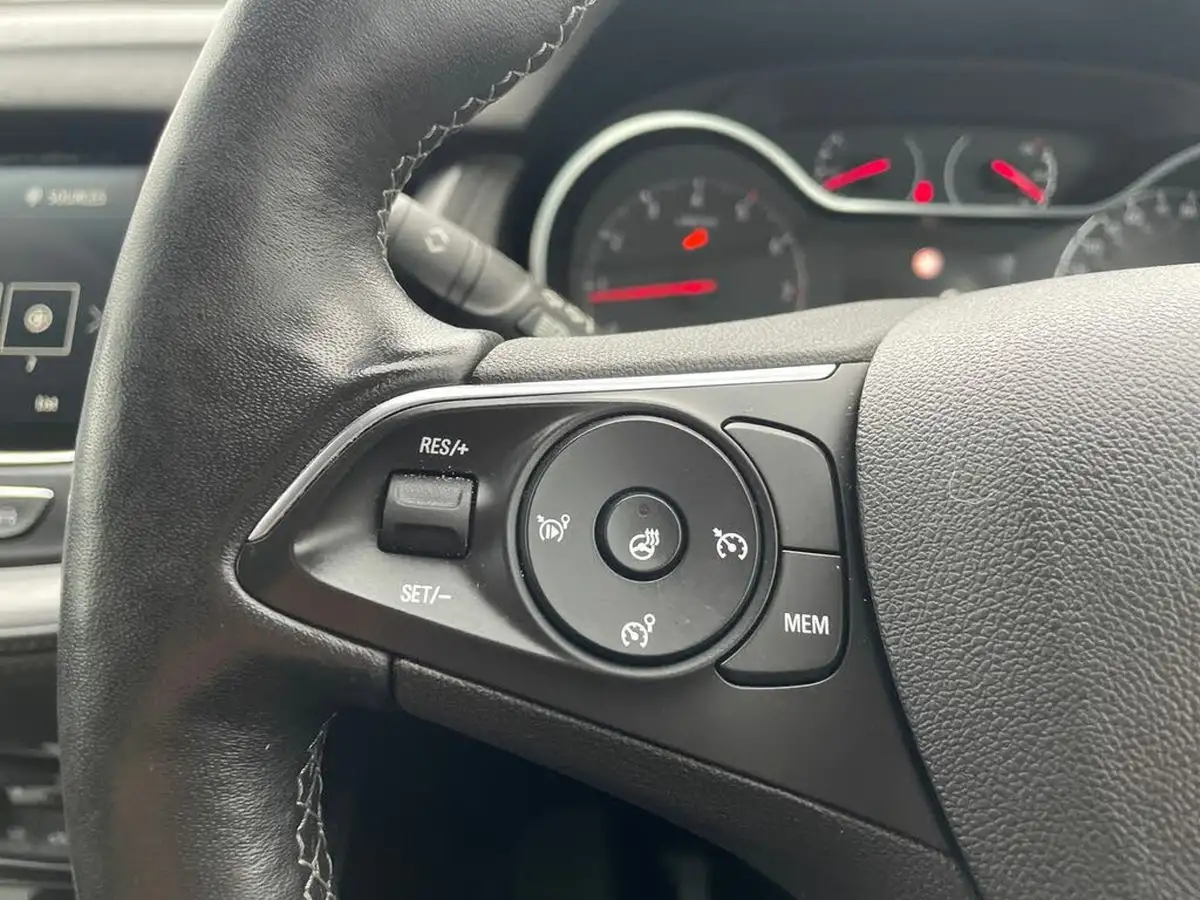 2020-vauxhall-grandland-x-12-sri-nav-big-16