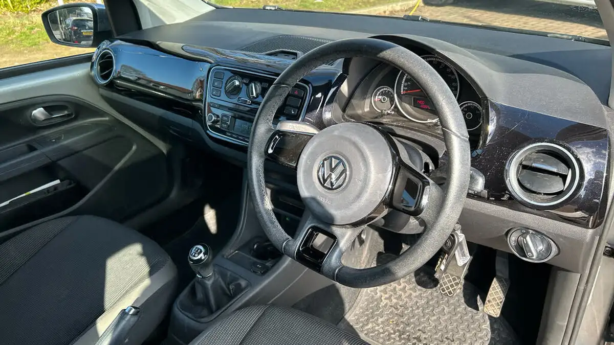 2013-volkswagen-up-10-high-up-5d-big-10