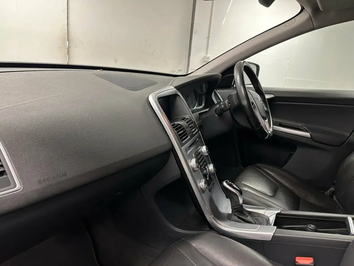 2017-volvo-xc60-20td-d4-se-geartronic-big-5