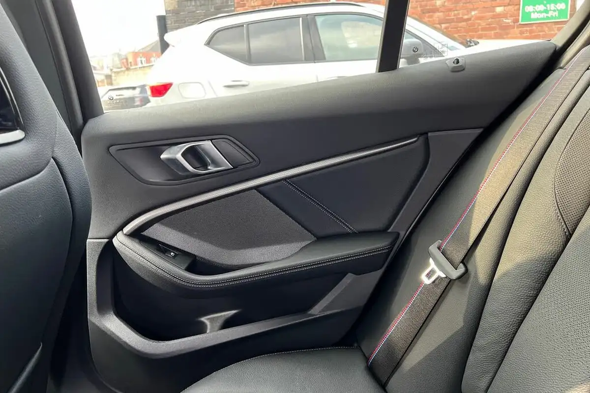 2022-bmw-1-series-20-m135i-xdrive-big-20