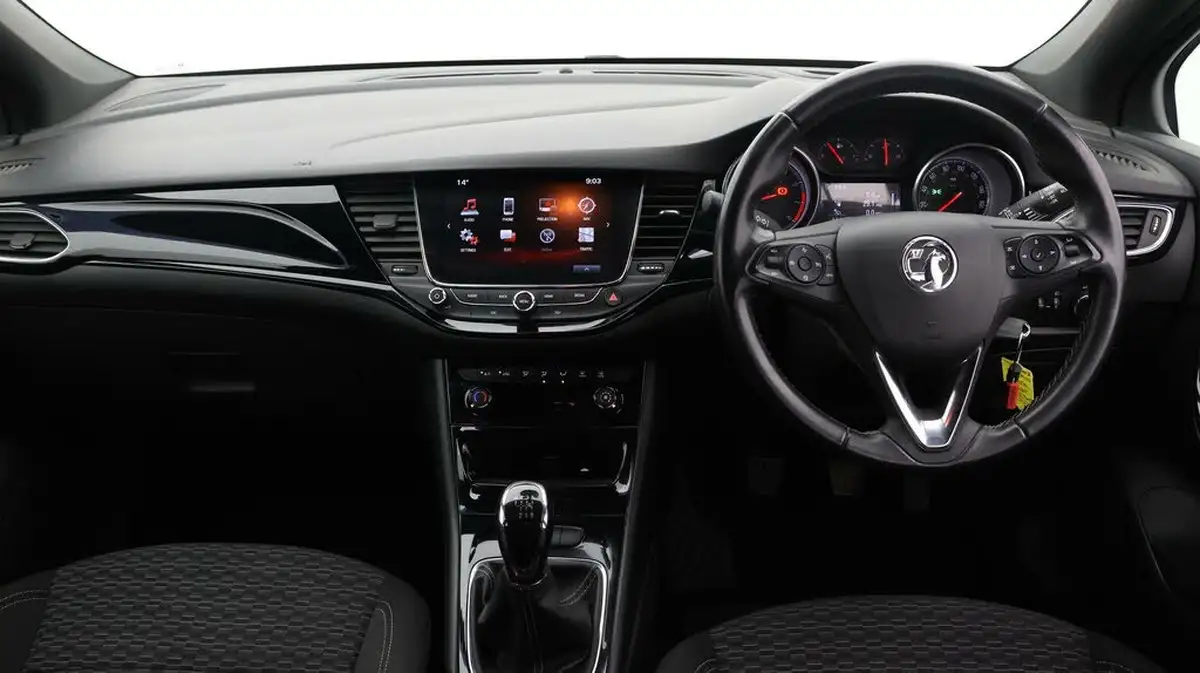 2018-vauxhall-astra-14i-16v-turbo-sri-vx-line-nav-big-13