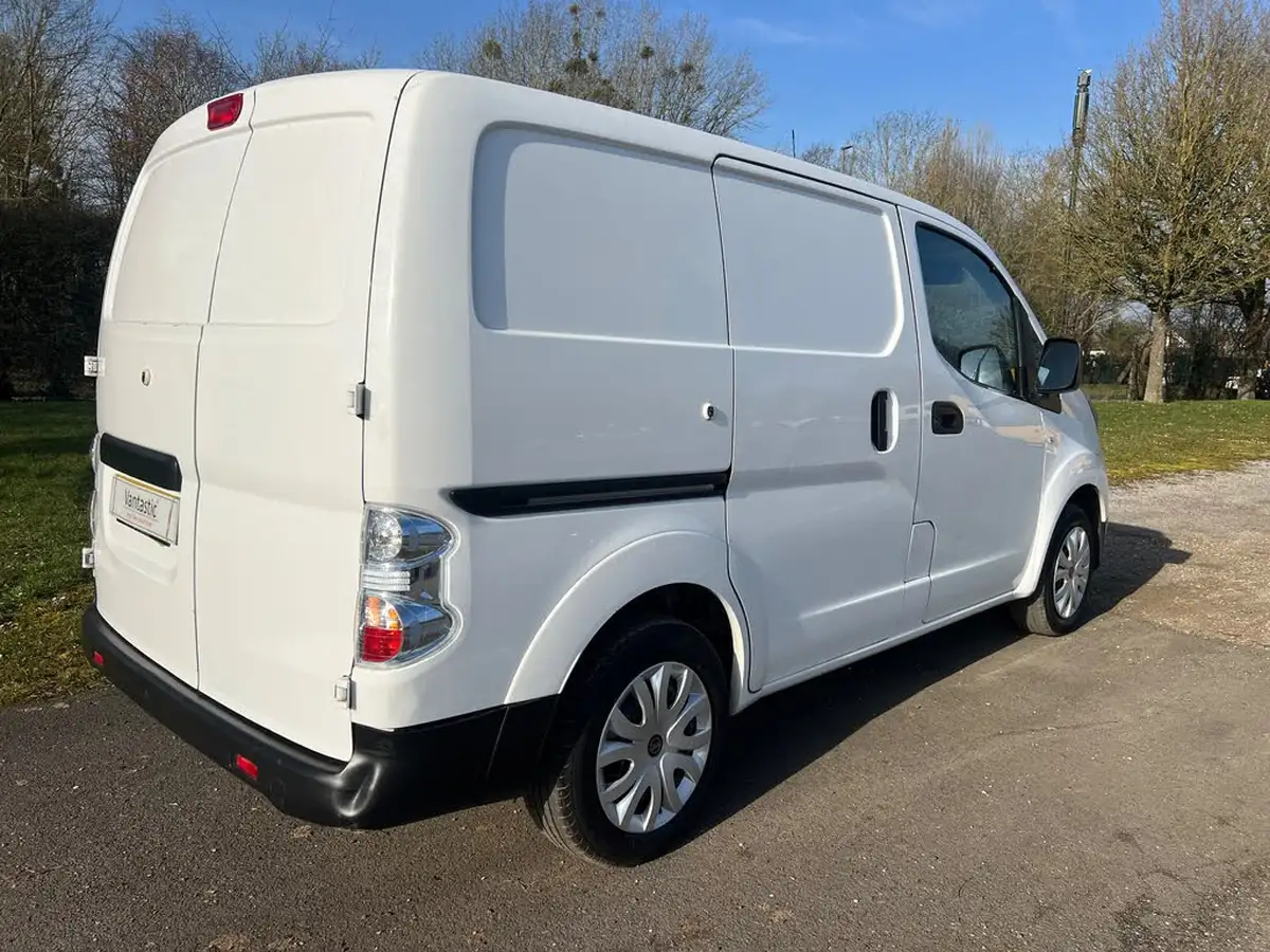 2020-nissan-env200-e-acenta-panel-van-auto-big-15