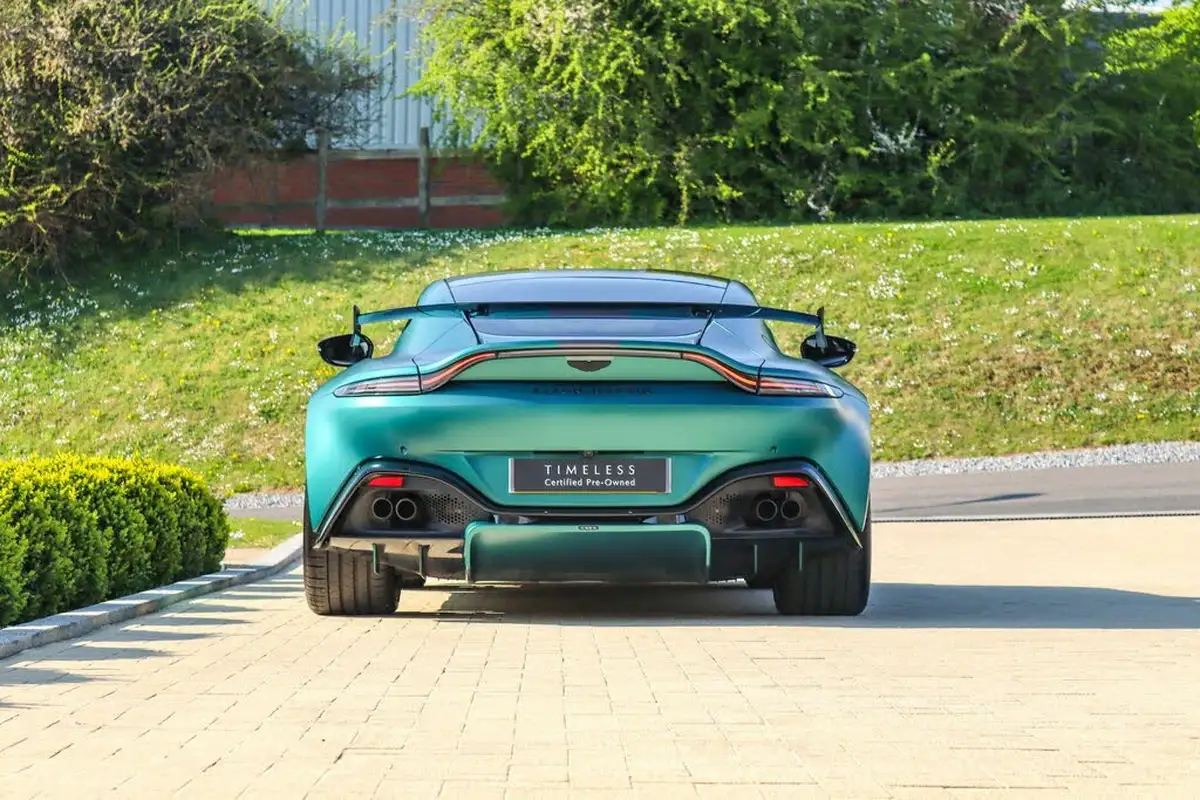 2022-aston-martin-vantage-big-15