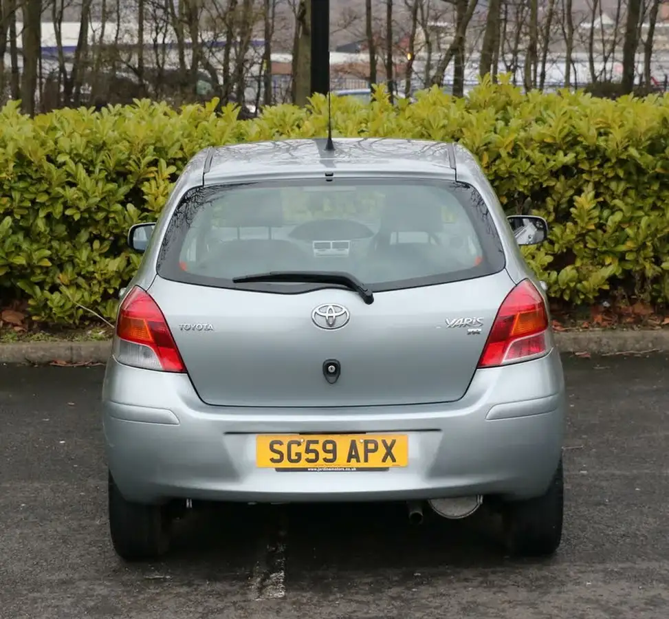 2009-toyota-yaris-133-tr-5d-mmt-big-6