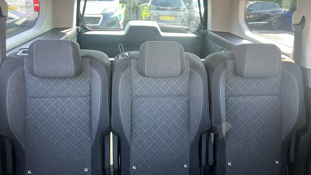 2024-vauxhall-combo-life-e-ultimate-xl-7st-big-24