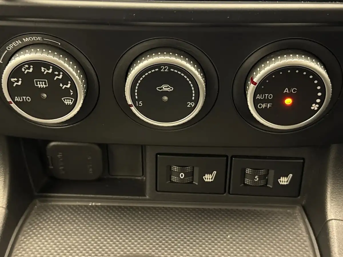 2015-mazda-mx-5-20-roadster-sport-tech-nav-big-16