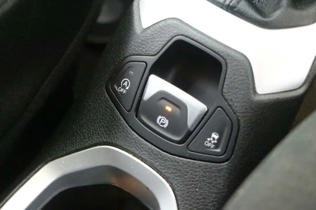 2016-jeep-renegade-14-multiair-ii-longitude-big-31