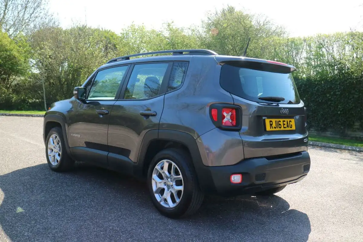 2016-jeep-renegade-14-multiair-ii-longitude-big-7