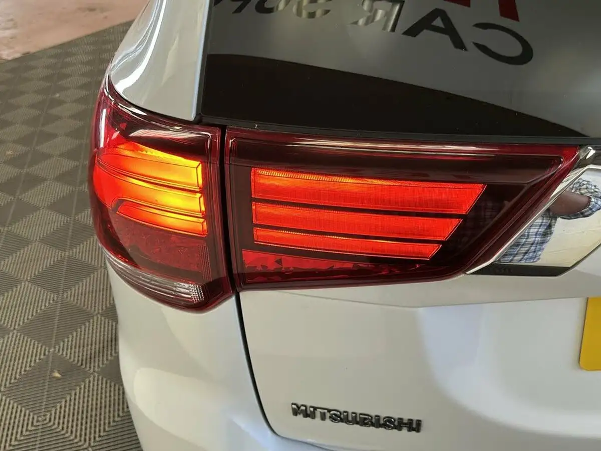 2019-mitsubishi-outlander-24-4h-phev-big-18