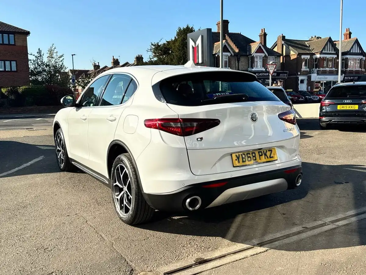 2018-alfa-romeo-stelvio-22td-speciale-207bhp-big-7