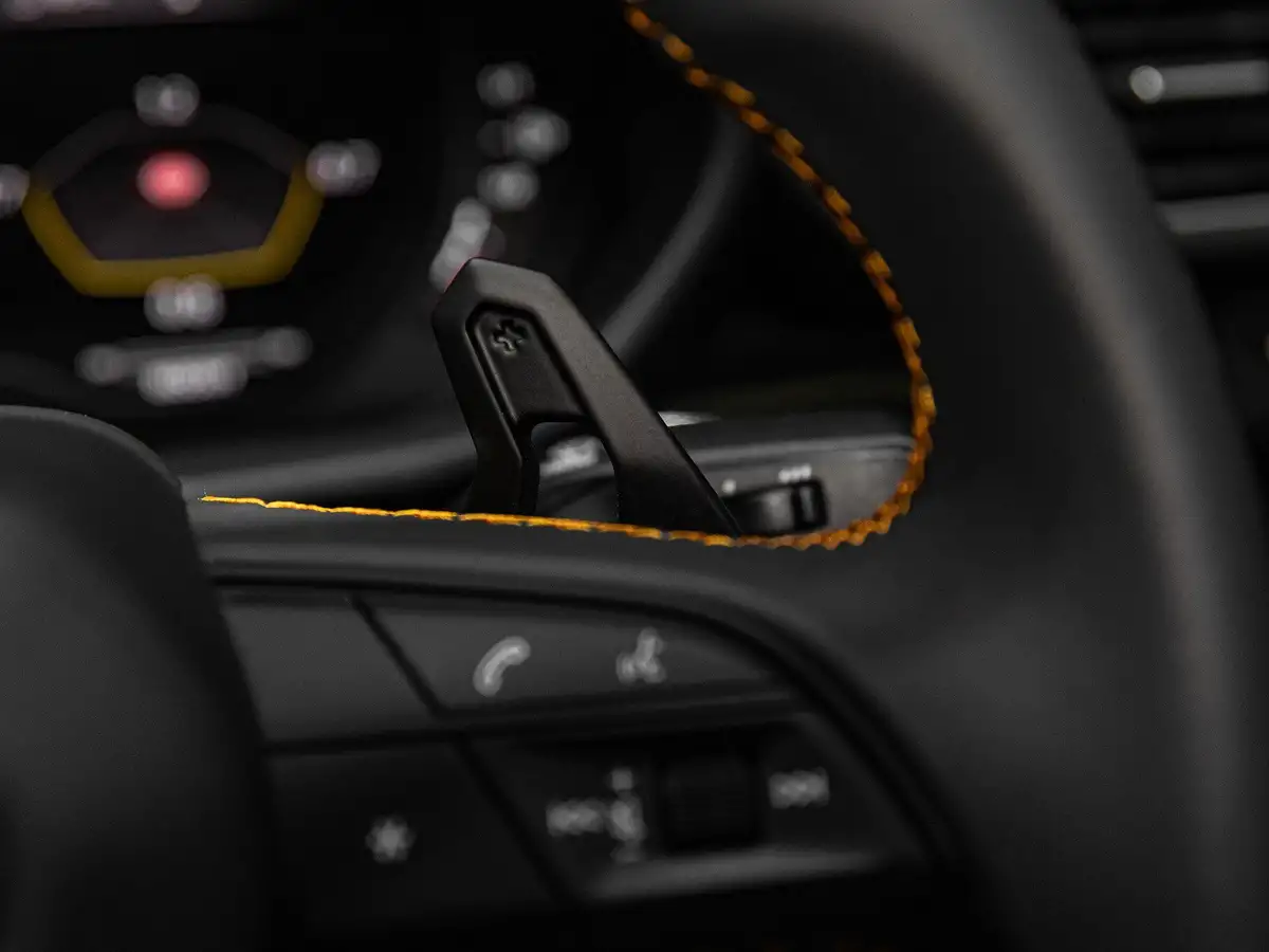 2023-lamborghini-urus-40-no-trim-big-16