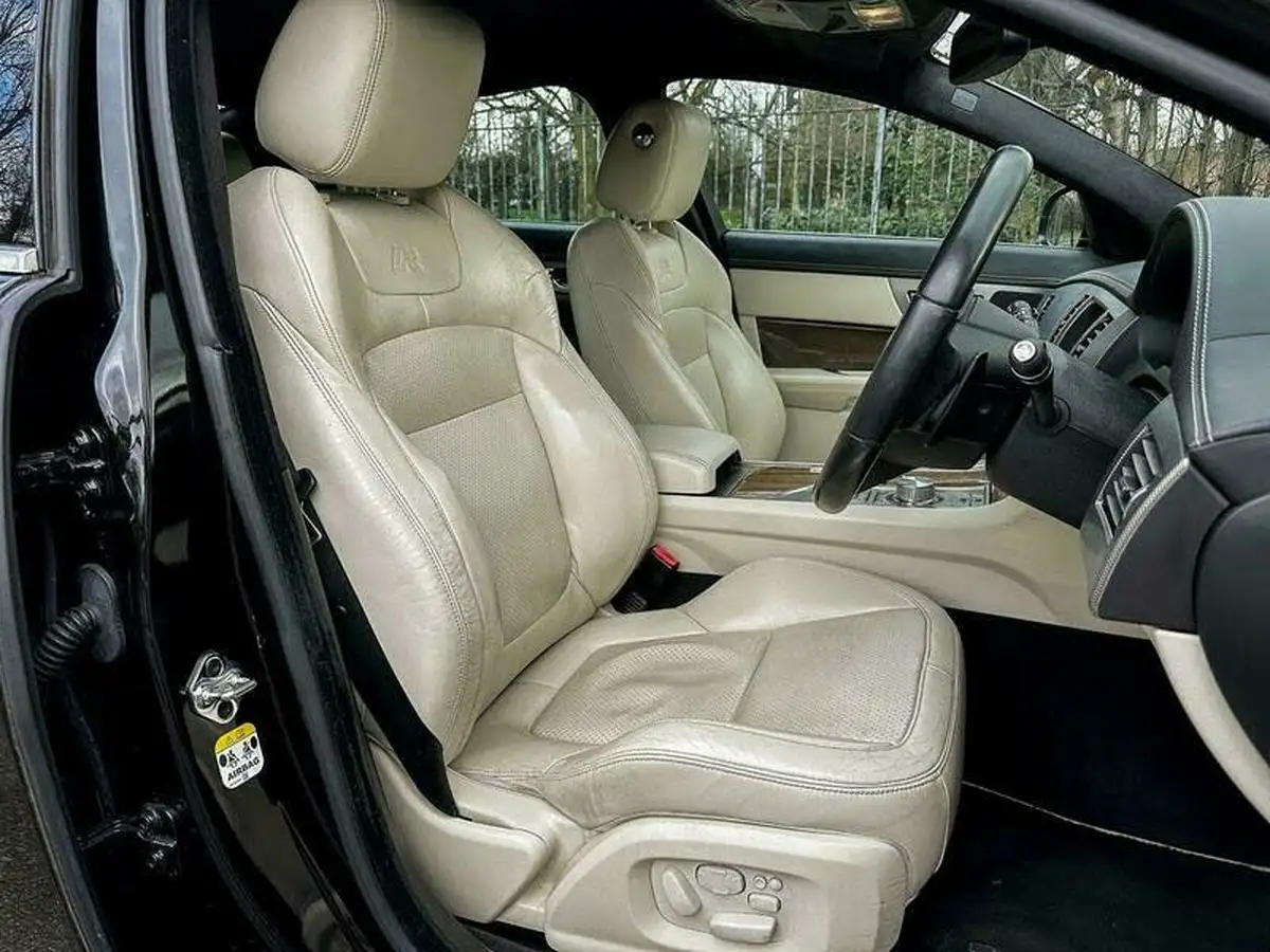 2010-jaguar-xf-50-xfr-big-34