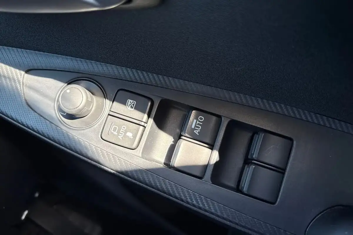 2019-mazda-mazda2-15-se-l-nav-big-37