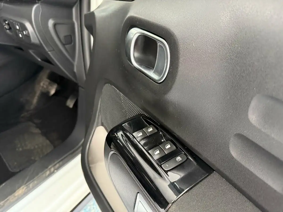 2018-citroen-c3-12-puretech-flair-110ps-ss-eat6-big-27