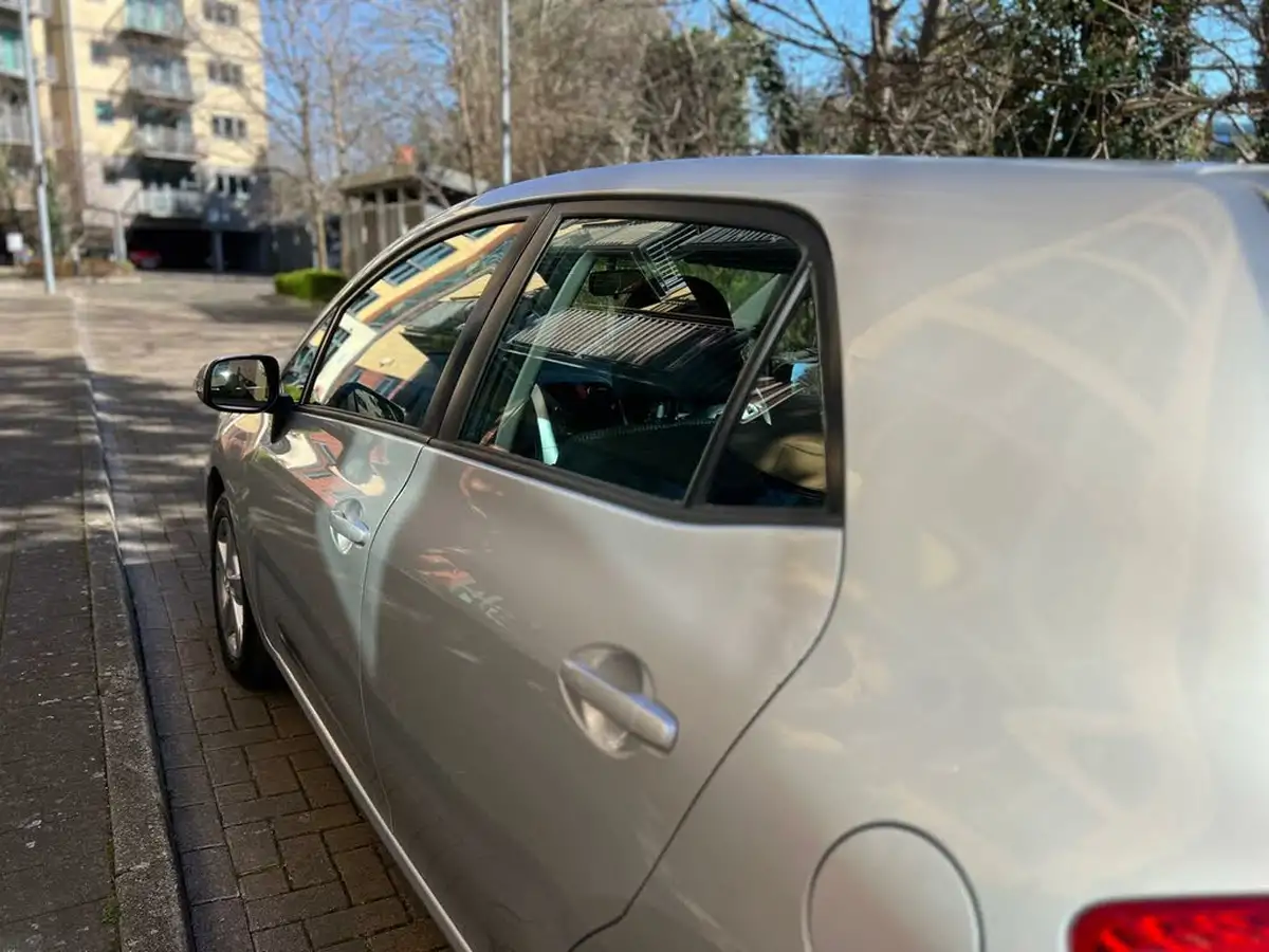 2011-toyota-auris-133-vvt-i-tr-5d-big-28