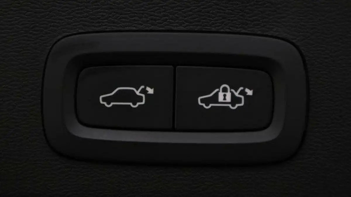 2024-volvo-xc40-20-b3-plus-big-19