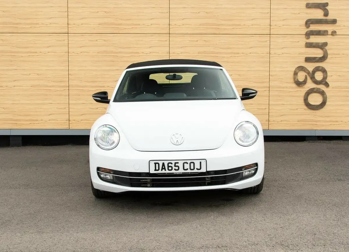 2015-volkswagen-beetle-20tdi-sport-150ps-bmtss-cabriolet-2d-dsg-big-5