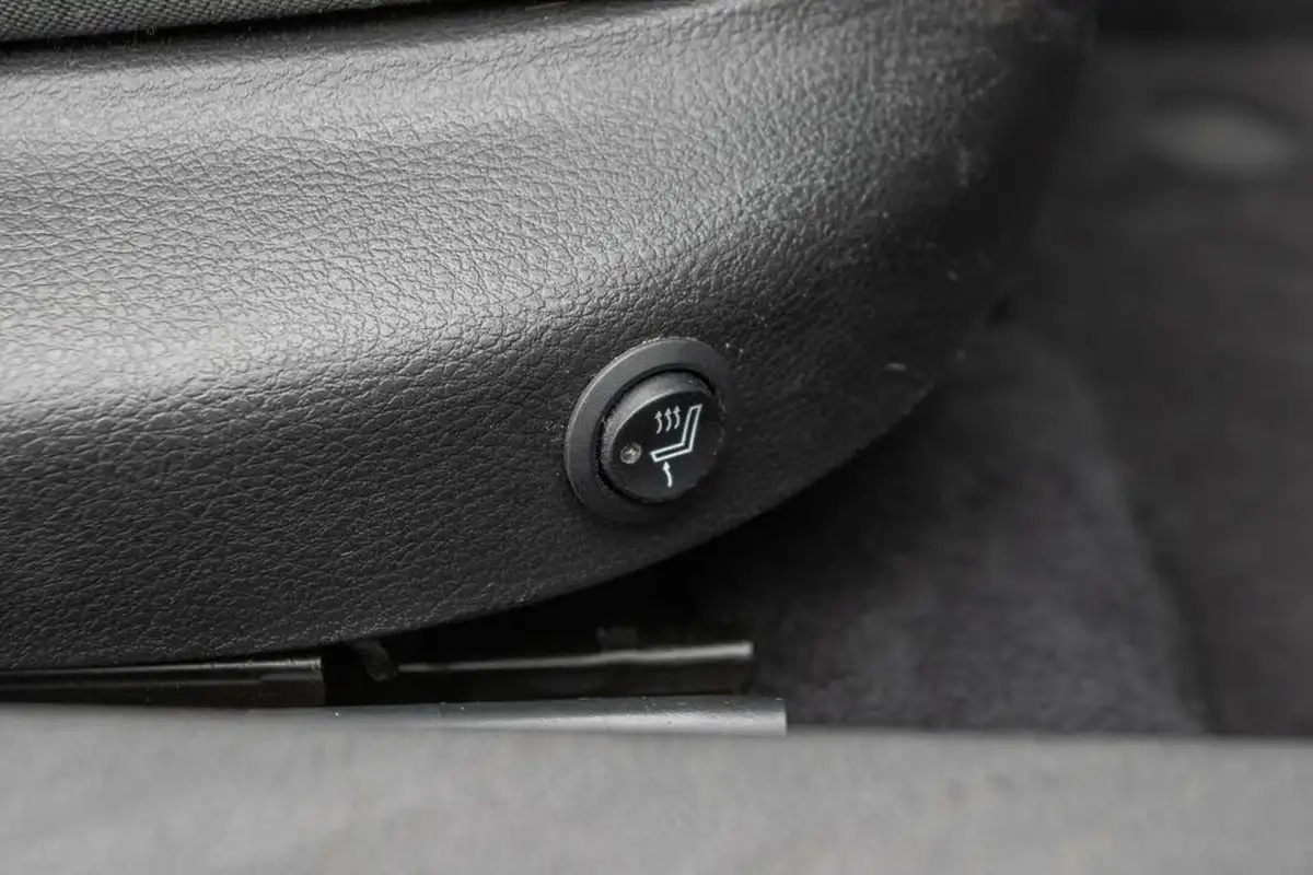 2015-volkswagen-beetle-20tdi-sport-150ps-bmtss-cabriolet-2d-dsg-big-29