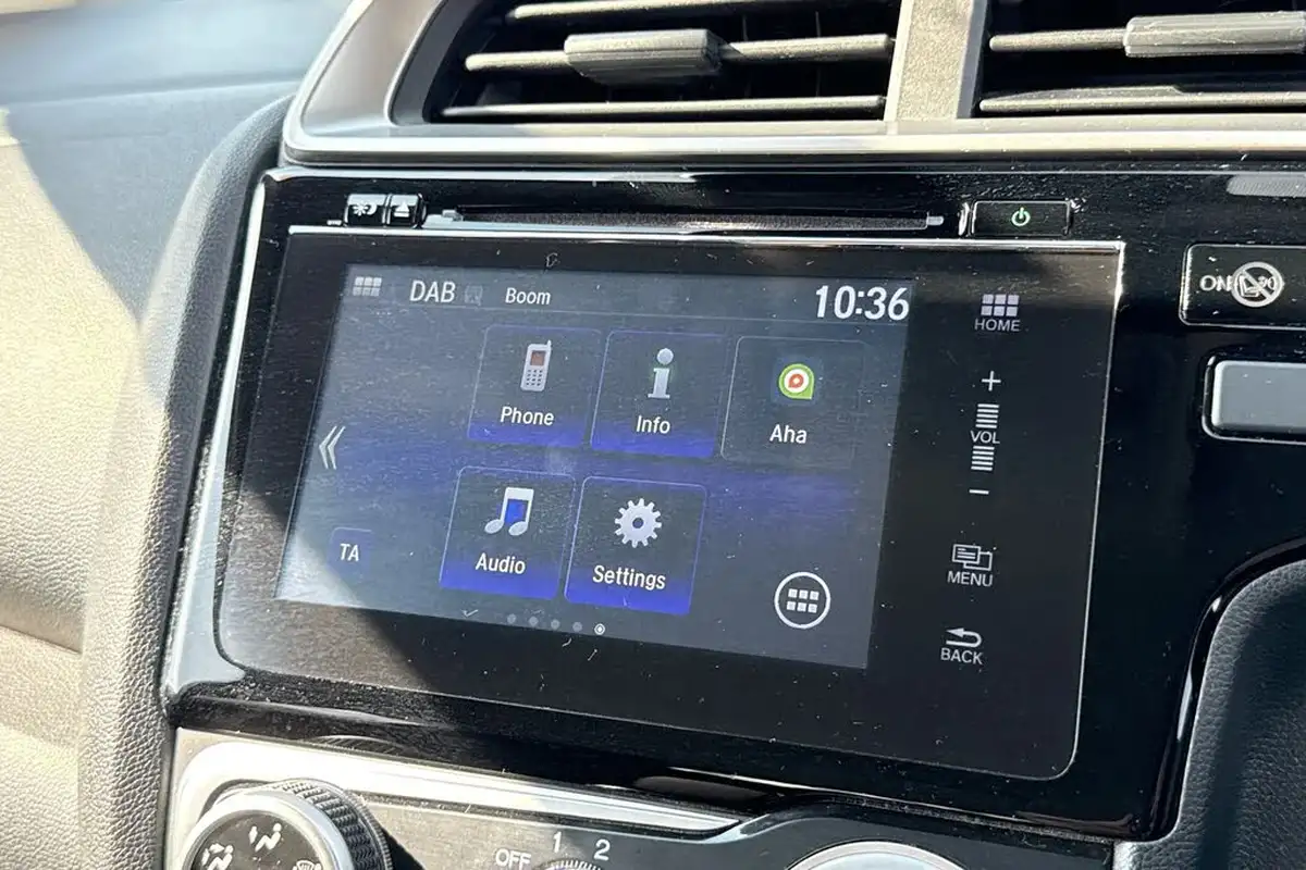 2018-honda-jazz-15-i-vtec-sport-cvt-big-16