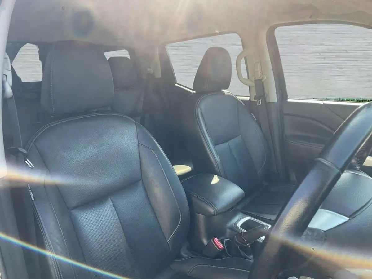 2018-nissan-navara-23dci-tekna-big-19
