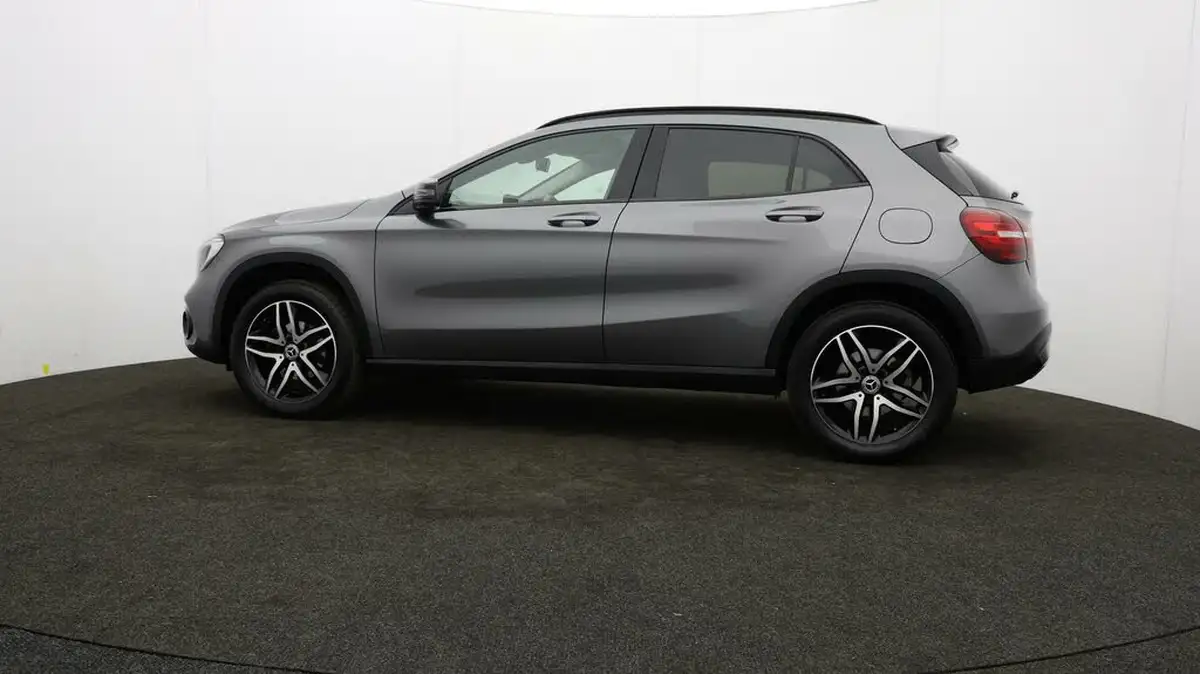 2019-mercedes-benz-gla-class-16-gla-180-urban-edition-ss-big-64