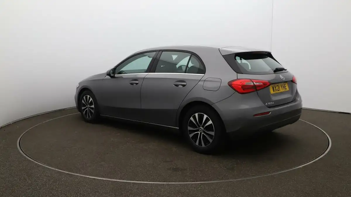 2021-mercedes-benz-a-class-15d-a180d-se-7g-dct-big-5