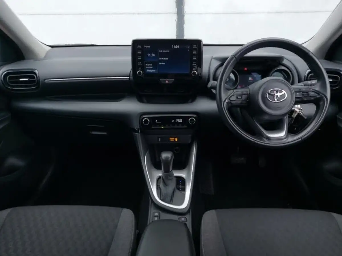 2022-toyota-yaris-15-vvt-i-design-big-2