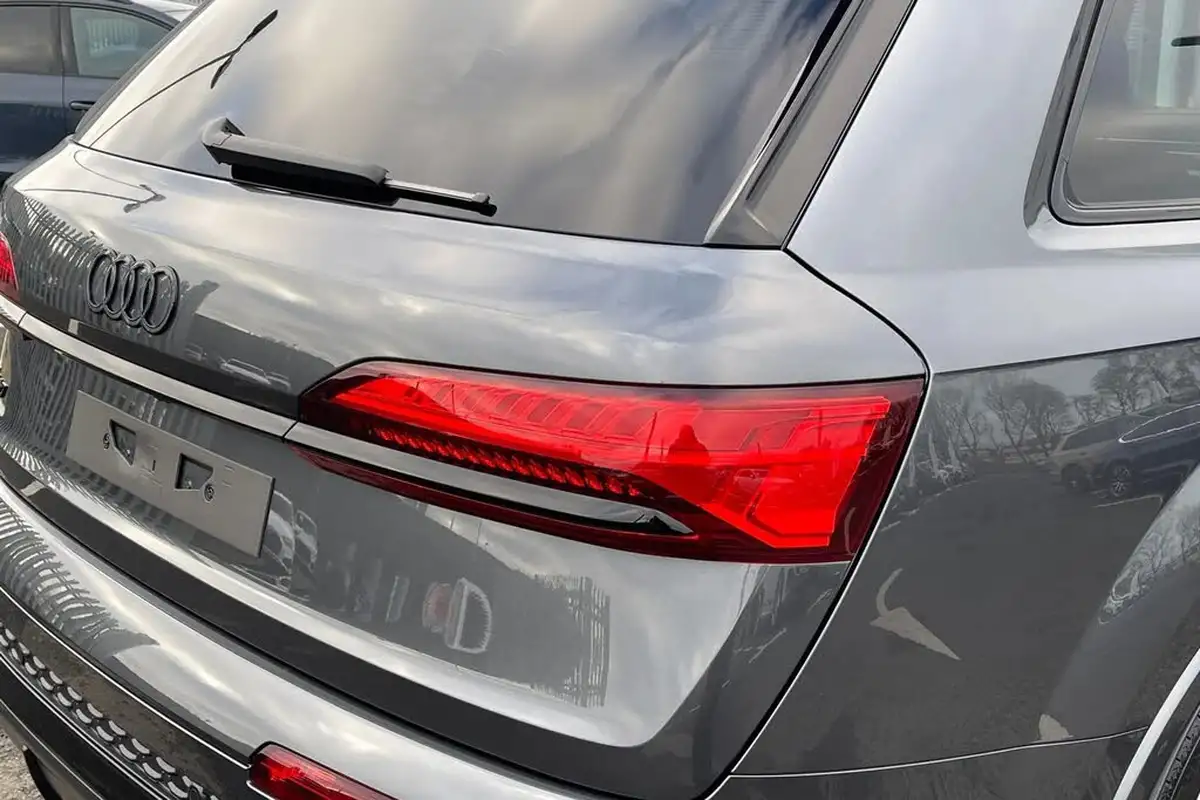 2025-audi-sq7-40-tfsi-black-edition-big-6