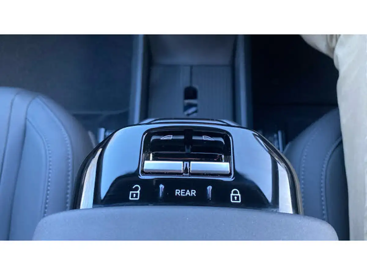 2025-volvo-ex30-e-single-motor-plus-extended-range-big-27