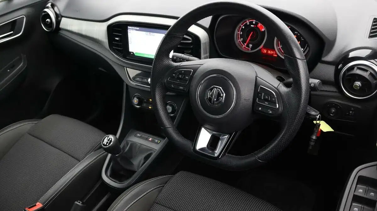 2022-mg-mg3-15-vti-tech-exclusive-nav-big-8