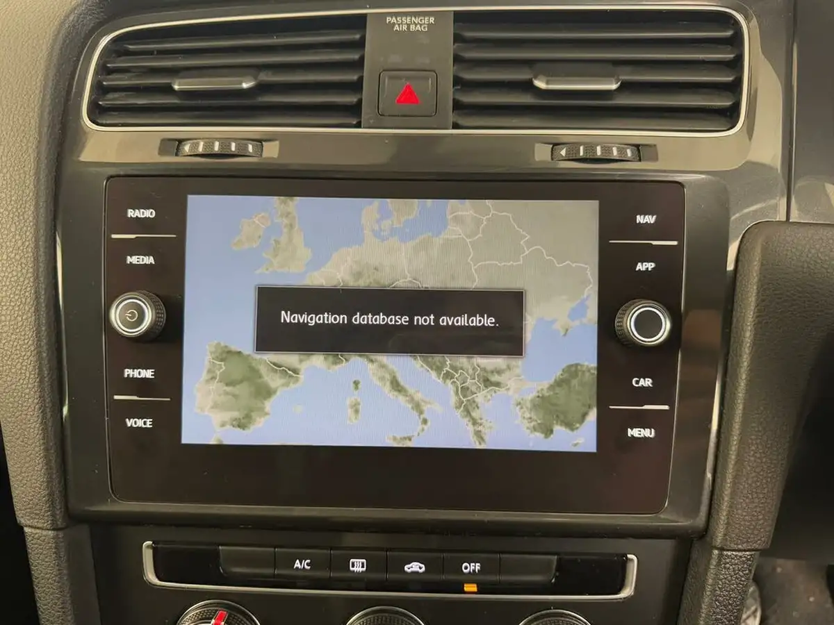 2019-volkswagen-golf-16tdi-match-hatchback-5d-big-50