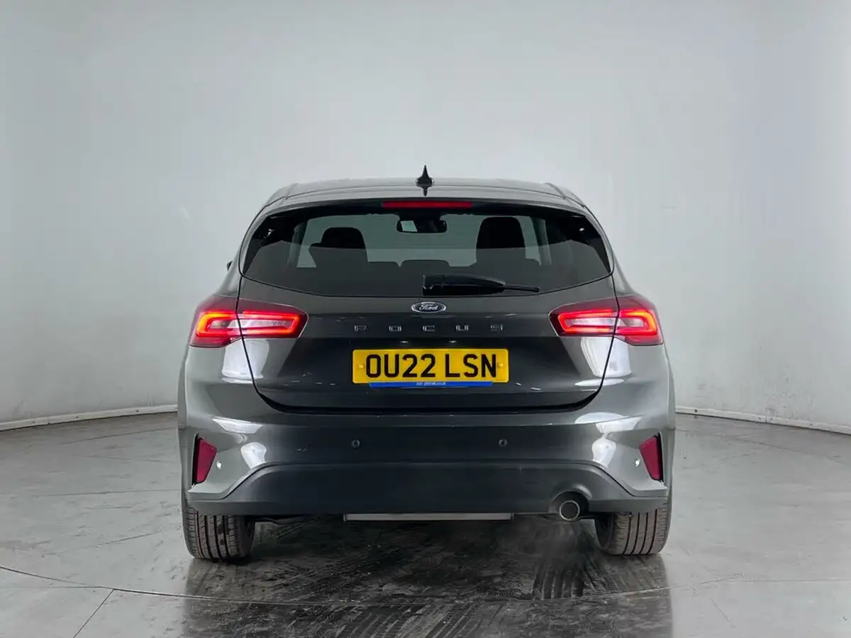 2022-ford-focus-10t-titanium-vignale-125ps-hatchback-big-5