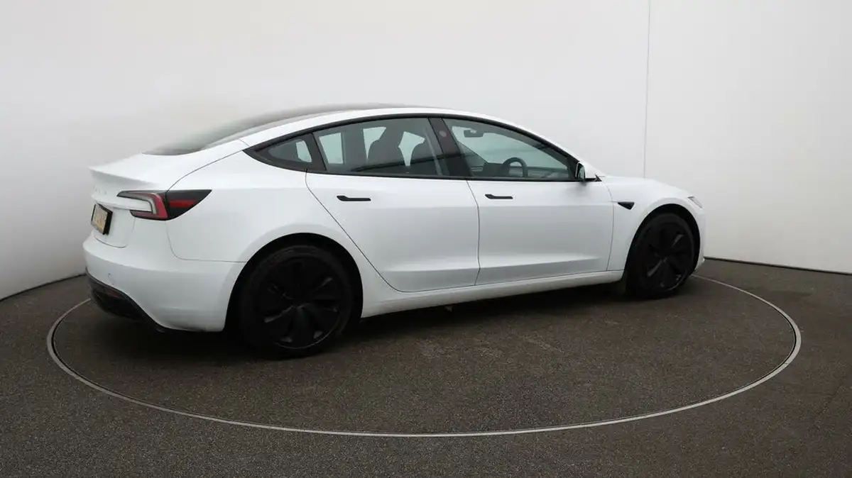 2024-tesla-model-3-e-rwd-big-43