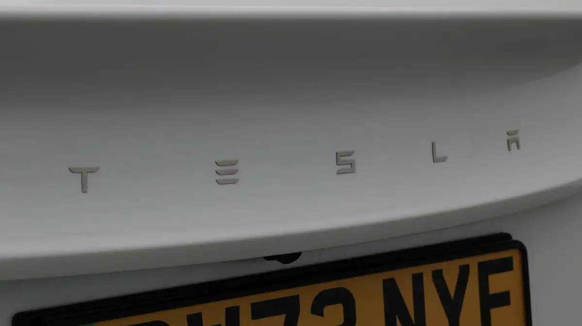 2024-tesla-model-3-e-rwd-big-21