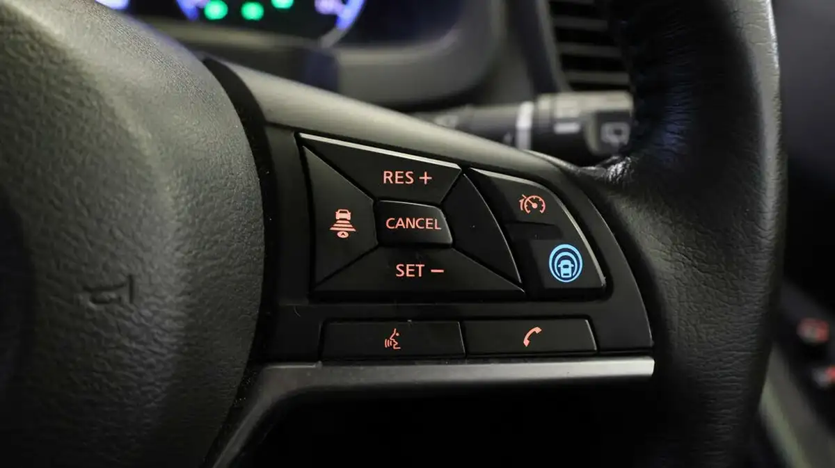 2021-nissan-leaf-e-e-tekna-big-22