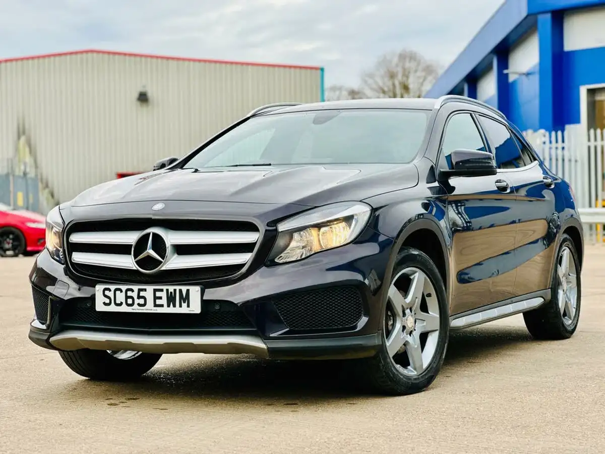 2015-mercedes-benz-gla-class-21d-gla-200d-amg-line-ss-big-1