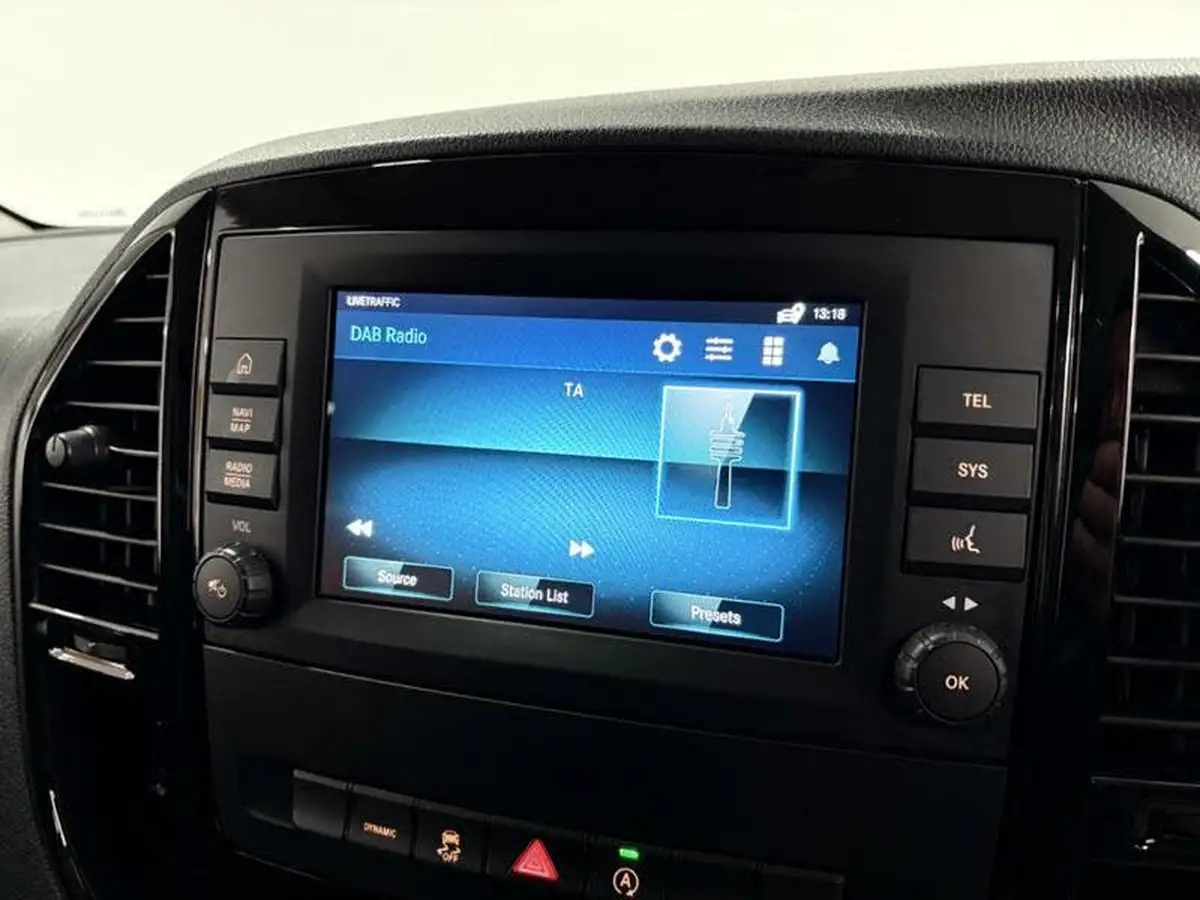 2022-mercedes-benz-vito-big-25