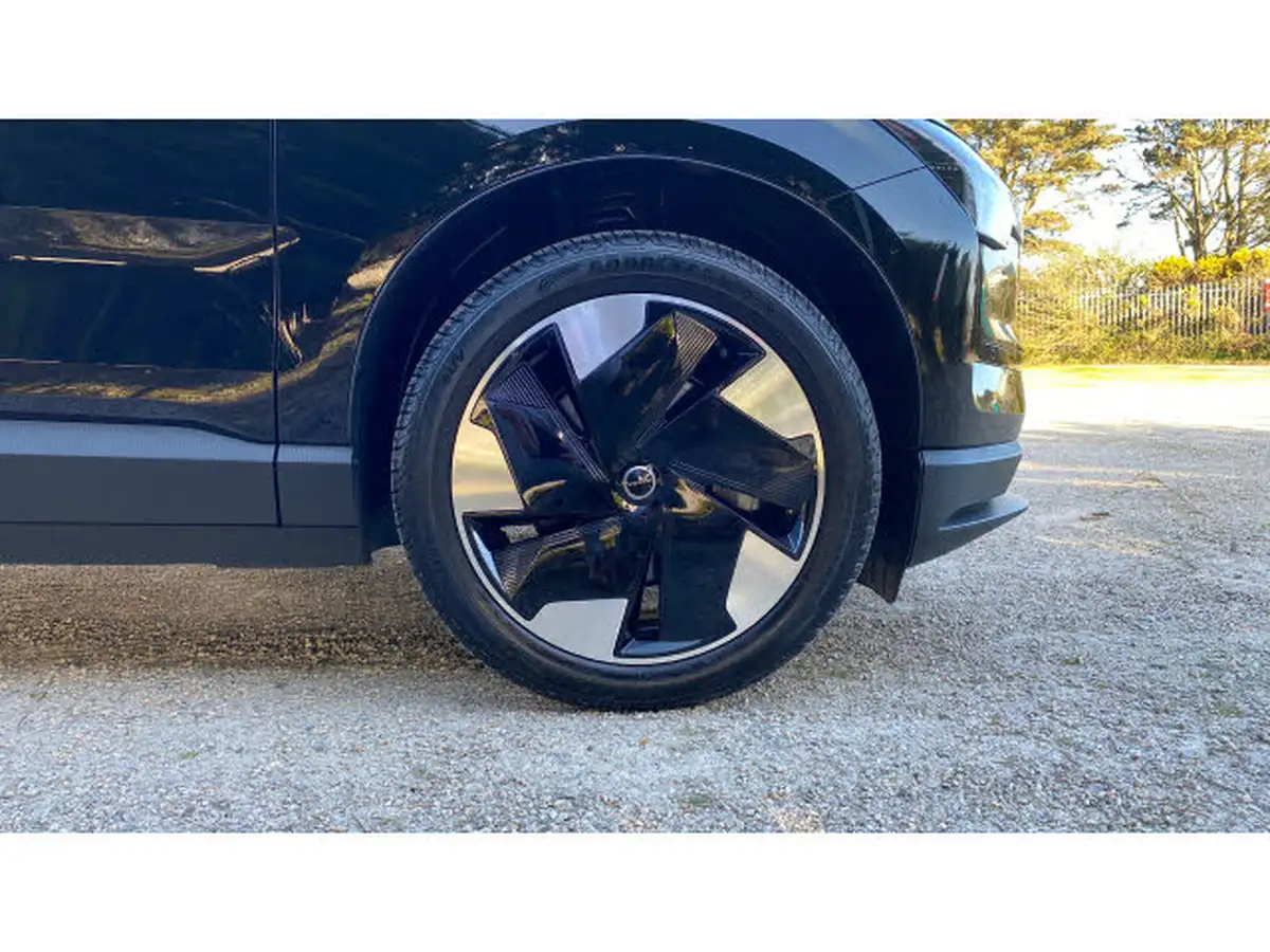 2024-volvo-ex30-e-single-motor-plus-extended-range-big-15