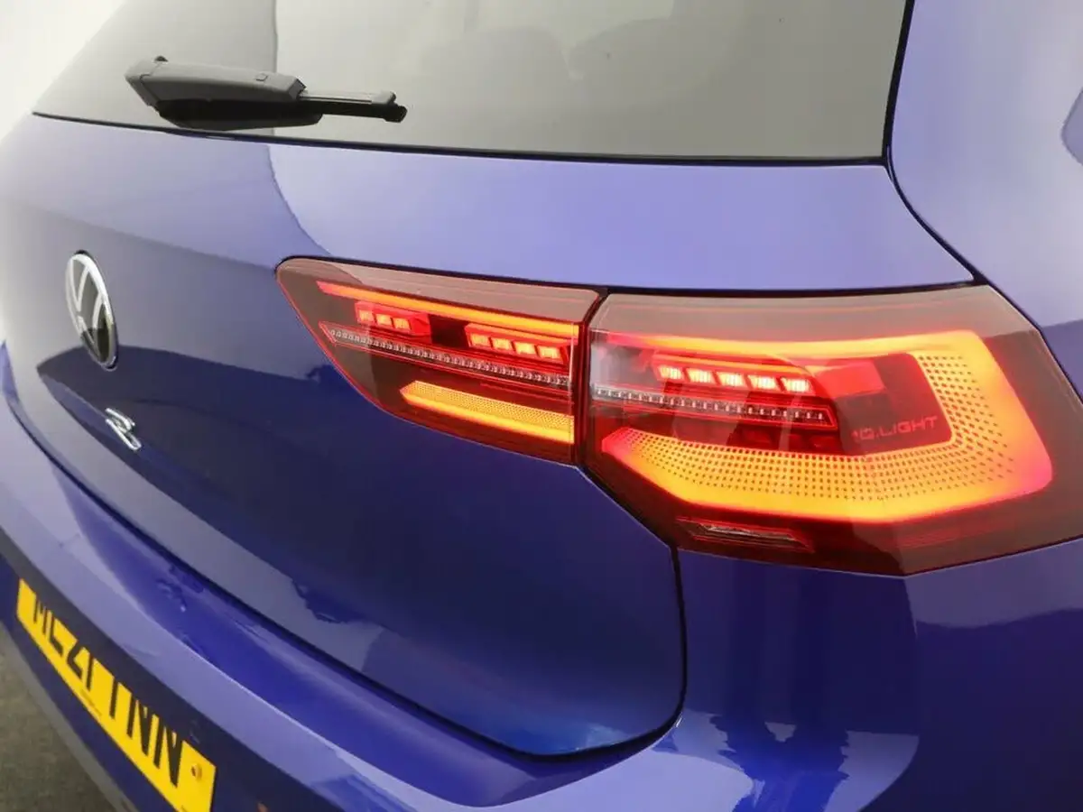2021-volkswagen-golf-20-tsi-r-hatchback-big-12