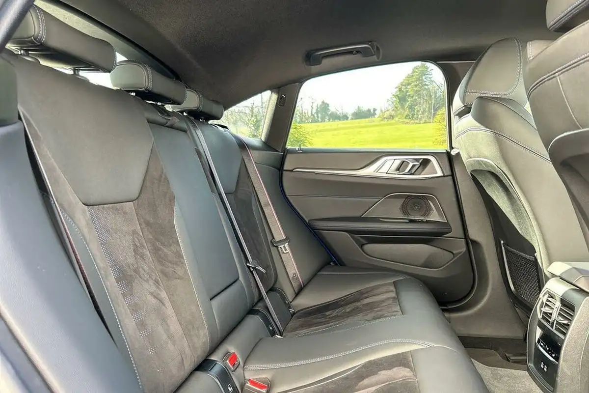 2023-bmw-i4-e-edrive40-m-sport-big-9