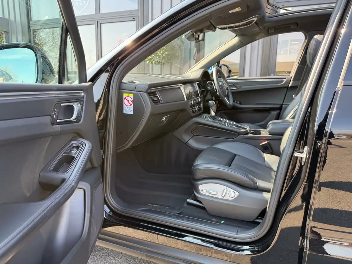 2018-porsche-macan-big-28