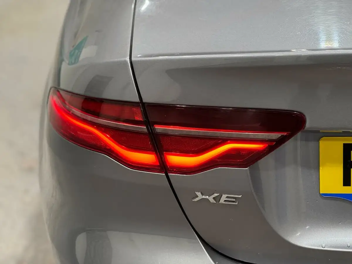 2020-jaguar-xe-20d-s-big-21