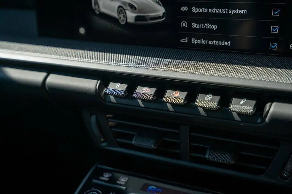 2025-porsche-911-30-carrera-394ps-coupe-big-36