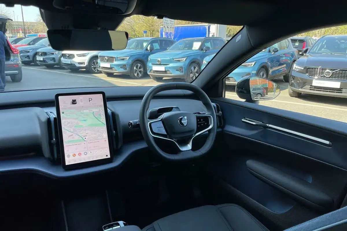 2024-volvo-ex30-e-single-motor-ultra-big-31