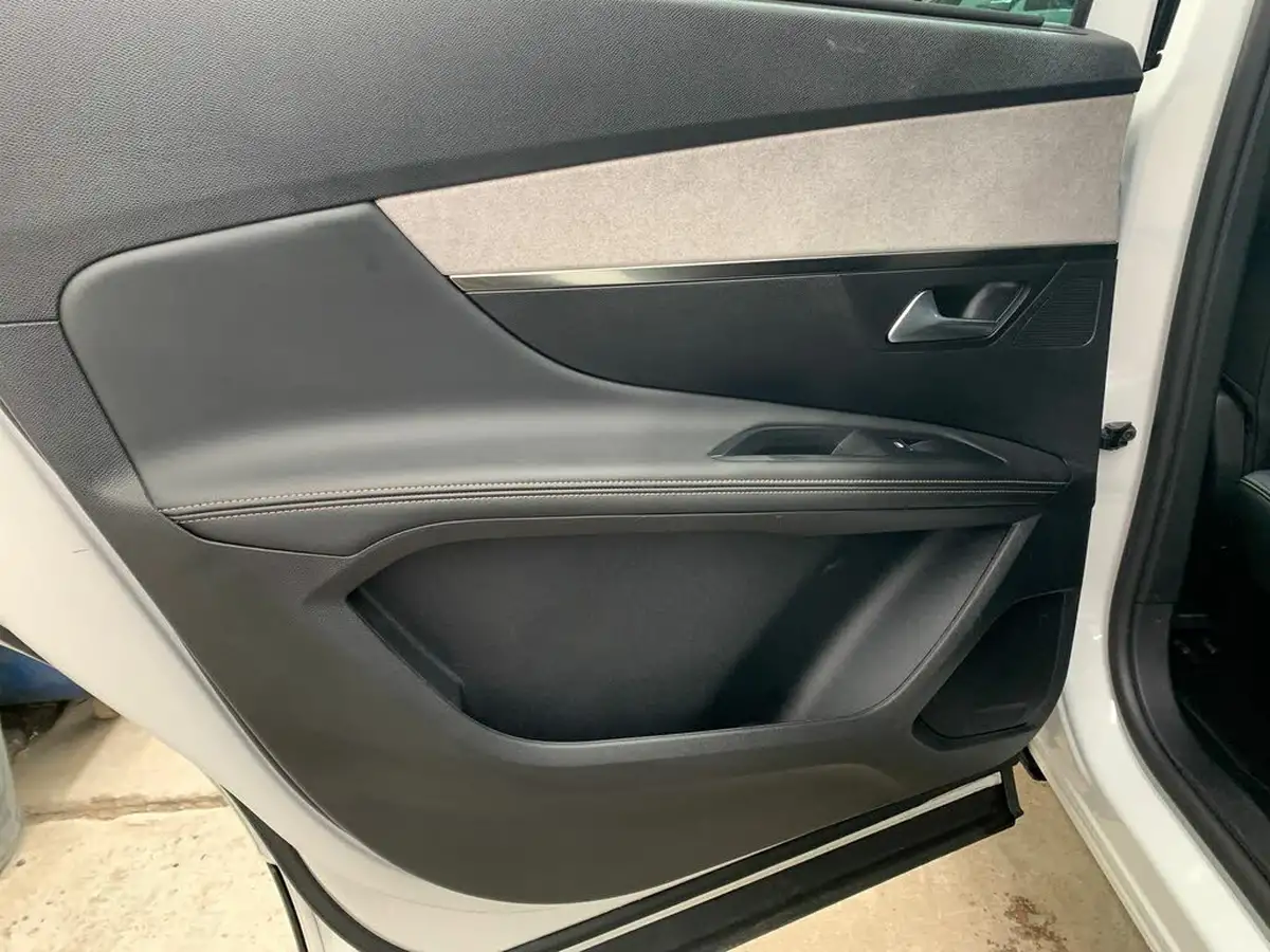 2021-peugeot-5008-suv-12-puretech-gt-eat8-big-33