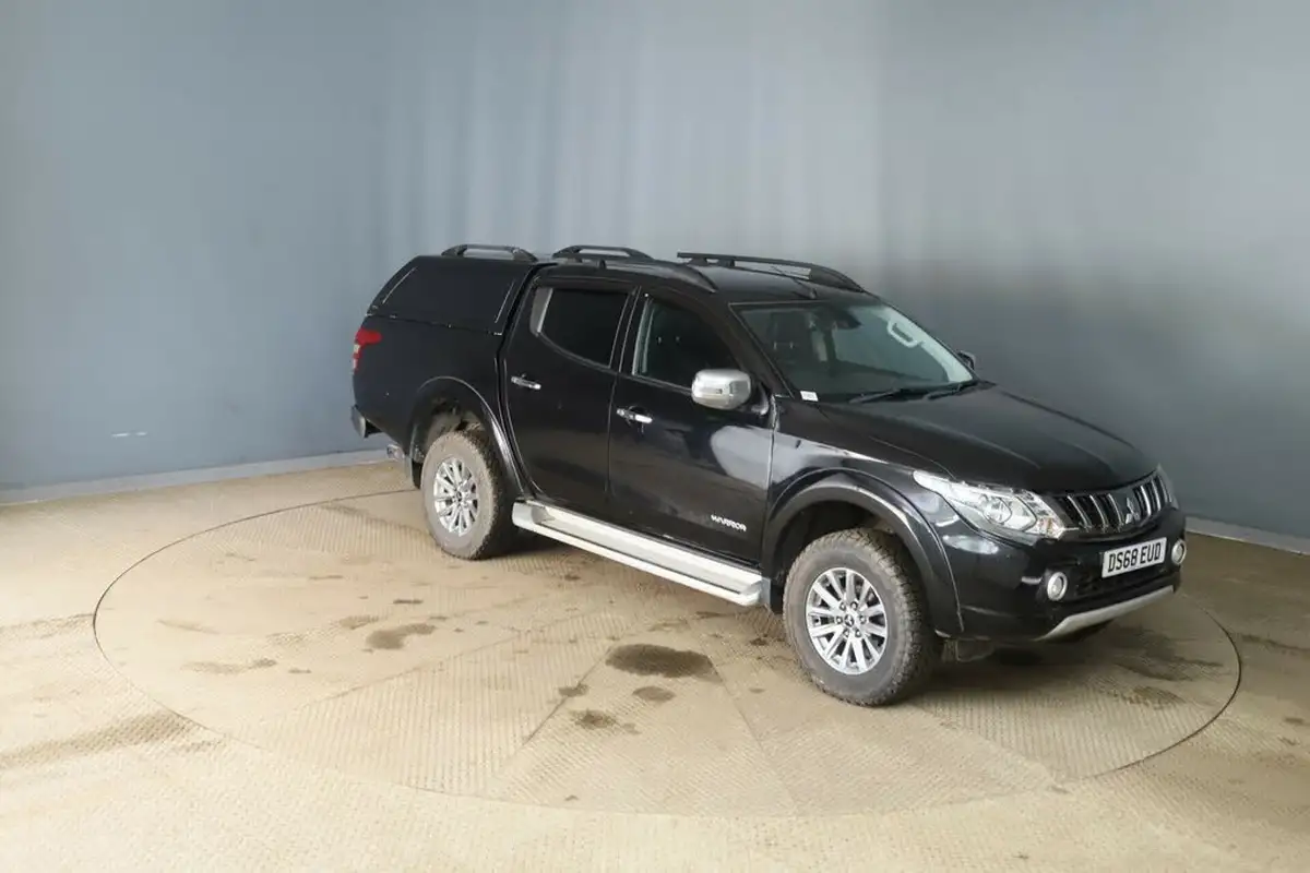 2018-mitsubishi-l200-24di-d-warrior-eu6b-big-0