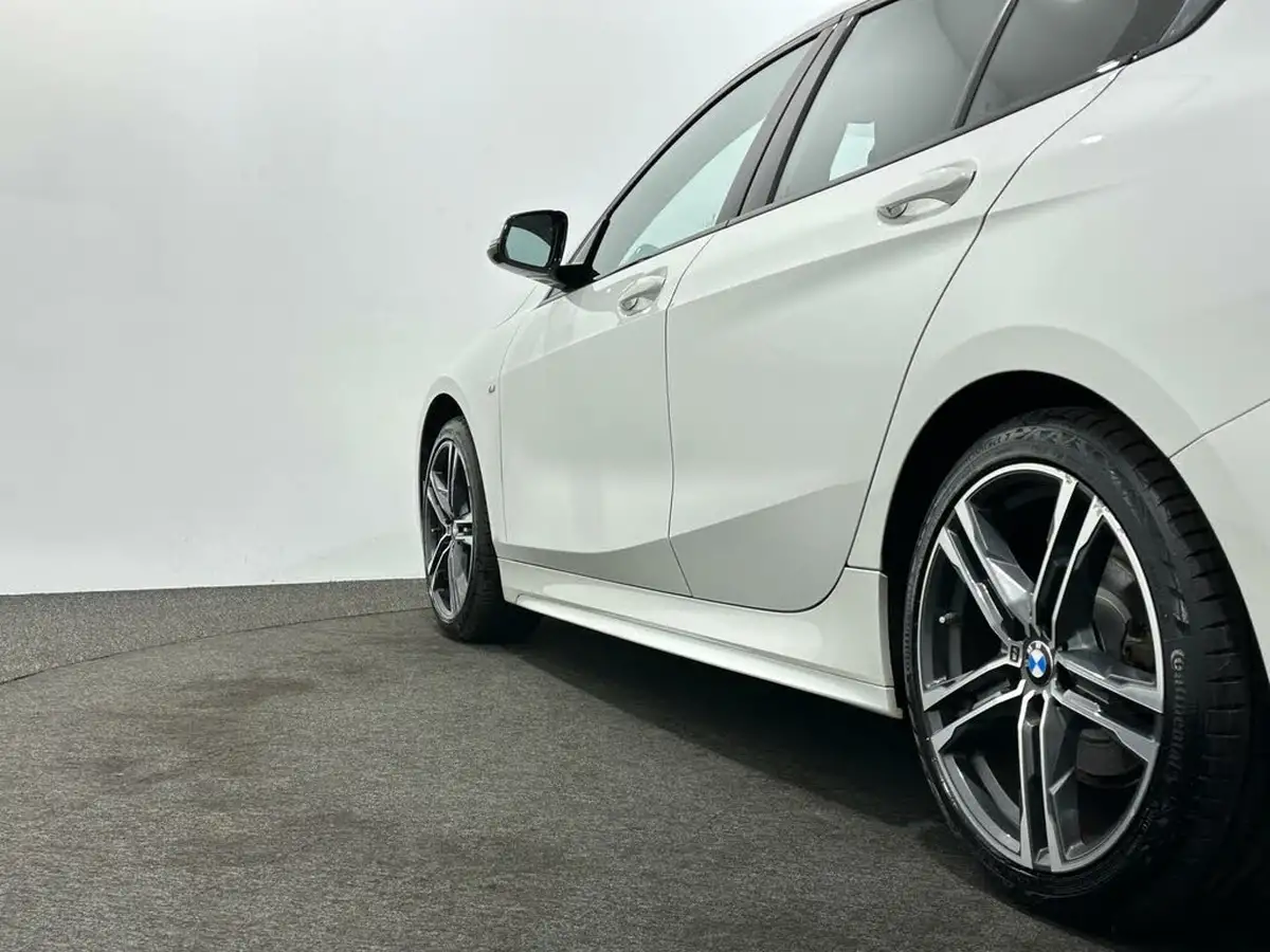 2020-bmw-1-series-20td-118d-m-sport-big-48