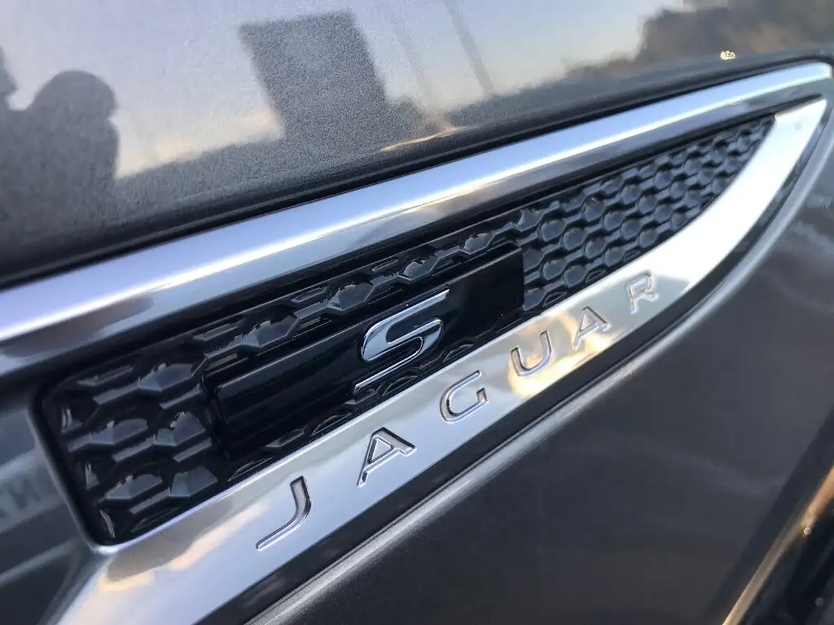 2019-jaguar-e-pace-20-i4d-r-dynamic-s-150ps-big-15