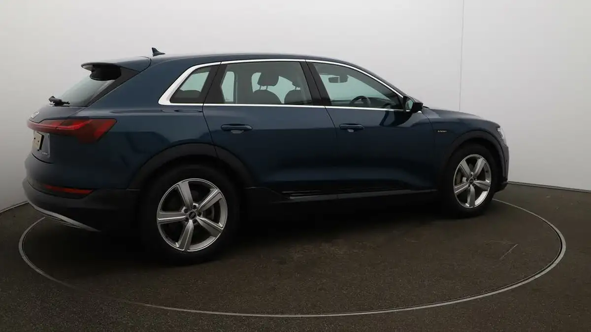 2021-audi-e-tron-50e-technik-station-wagon-big-44